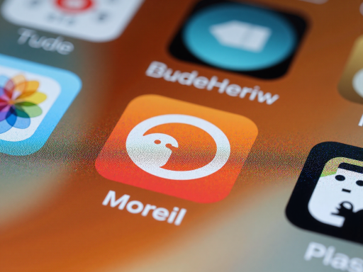 多个电商平台图标排列,包括天猫、京东、小红书、抖音等,展示多元化销售渠道